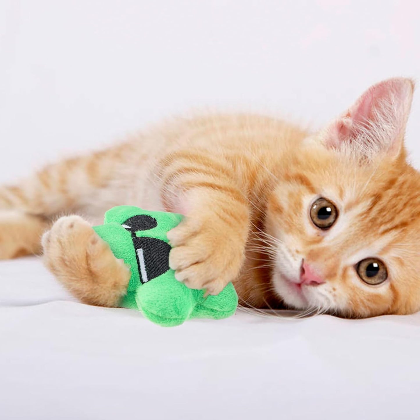 6pcs St. Patrick's Day Shamrock Catnip Toy,Indoor Shamrock Shaped Cat Toy Plush Interactive Chew Bite Toys for Cat Kitten Indoor Festive Holiday Cat Lover Gift