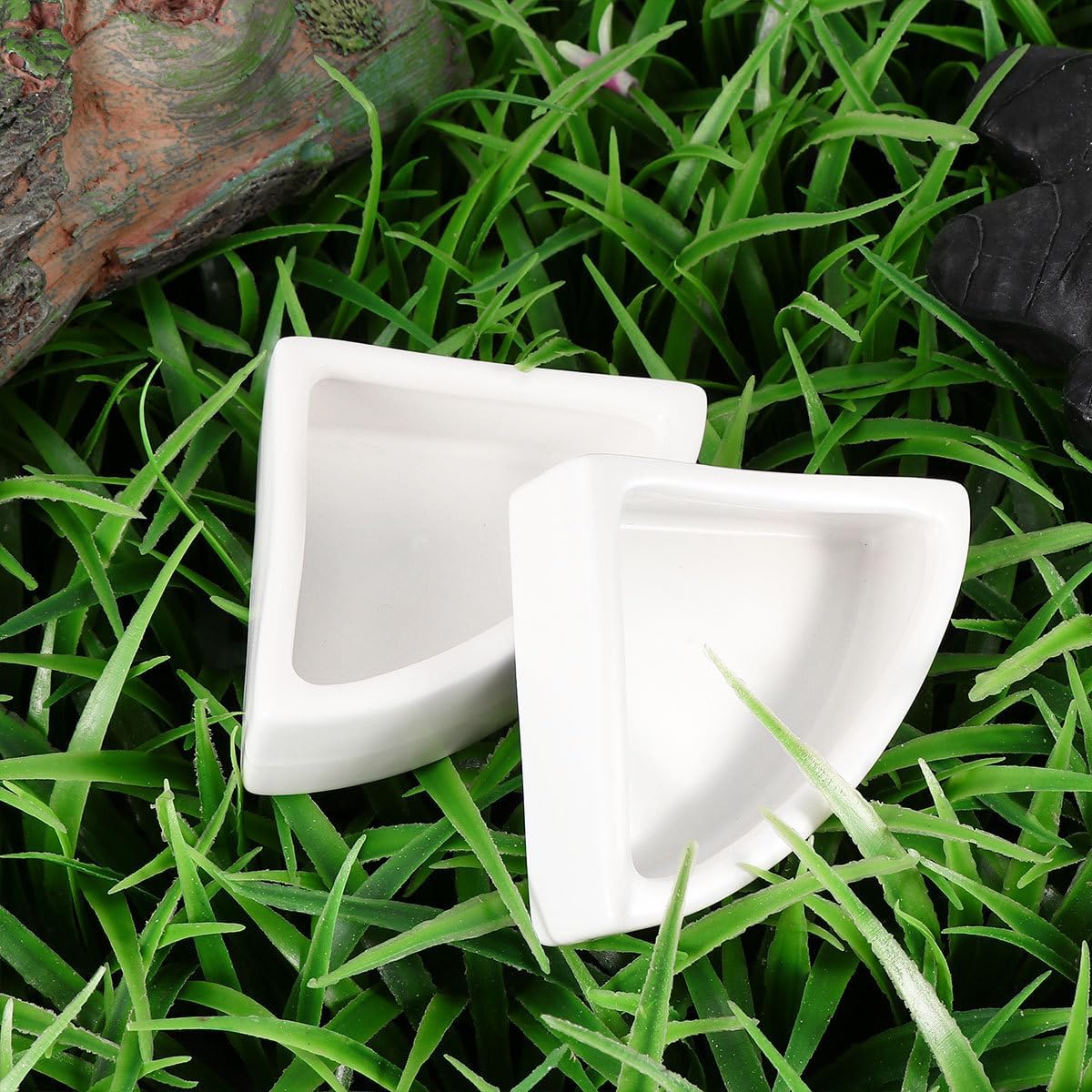 ibasenice Anti-Escape Food Pot Set Ceramic Bowls for Small Animals Hamster Reptile Feeding Watering Supplies 2Pcs Medium Triangle Dish