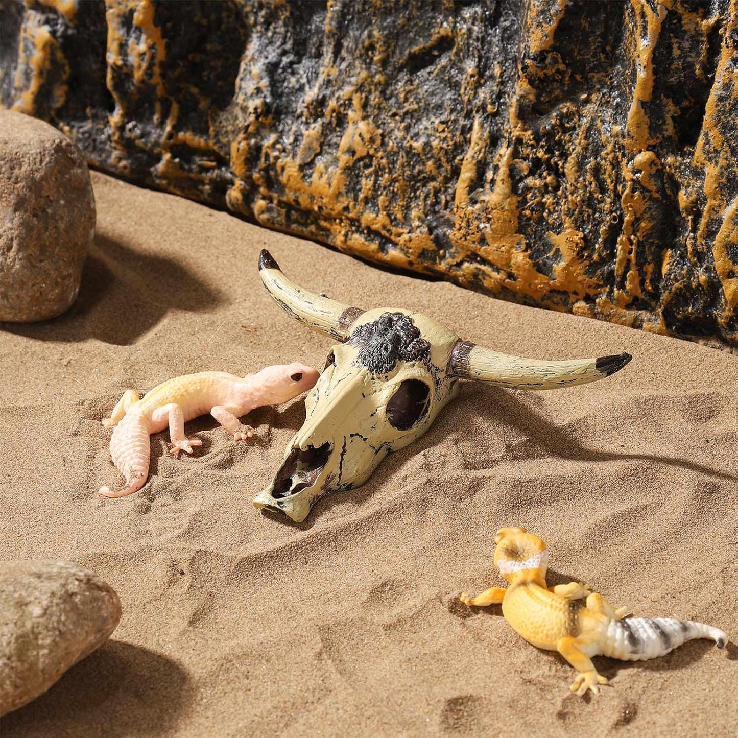 Resin Bull Skull Hideout for Terrarium Small Reptile Hide and Cave for Bearded Dragon Snake Tarantula Decorative Cattle Skeleton Decor for Tank Fish Aquarium