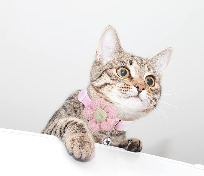 Breakaway Cat Collars with Bells, MUZIEBA Kitten Collar for Girl Boy Adjustable Safety Kitty Collars for Cats Puppy and Small Pets (Pink)