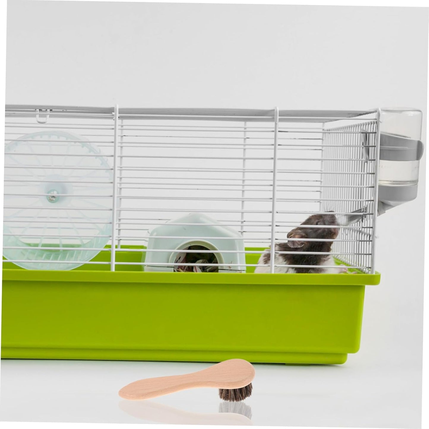 VANZACK 2Pcs Wood Handle Bathing Comb with Soft Bristles for Hamsters Guinea Pigs and Rabbits for Enjoyable Bath and Enhanced Bonding