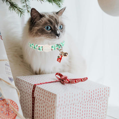 ARING PET 2 Pack Cat Collar, Christmas Breakaway Kitten Small Collars with Bells for Girl Boy Cats-Pink Reindeer Santa Claus & Green Xmas Tree