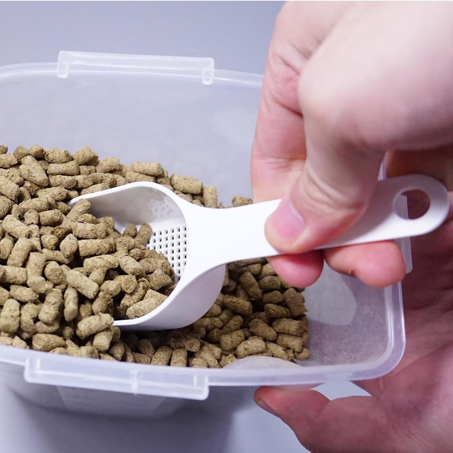 Rabbit Feeder Spoon for Sifting Food Powders, Small Animal Feeder Sifter Scoop for Rabbit, Guinea Pig Pellets,Bunny Feeder Accessory for Cages