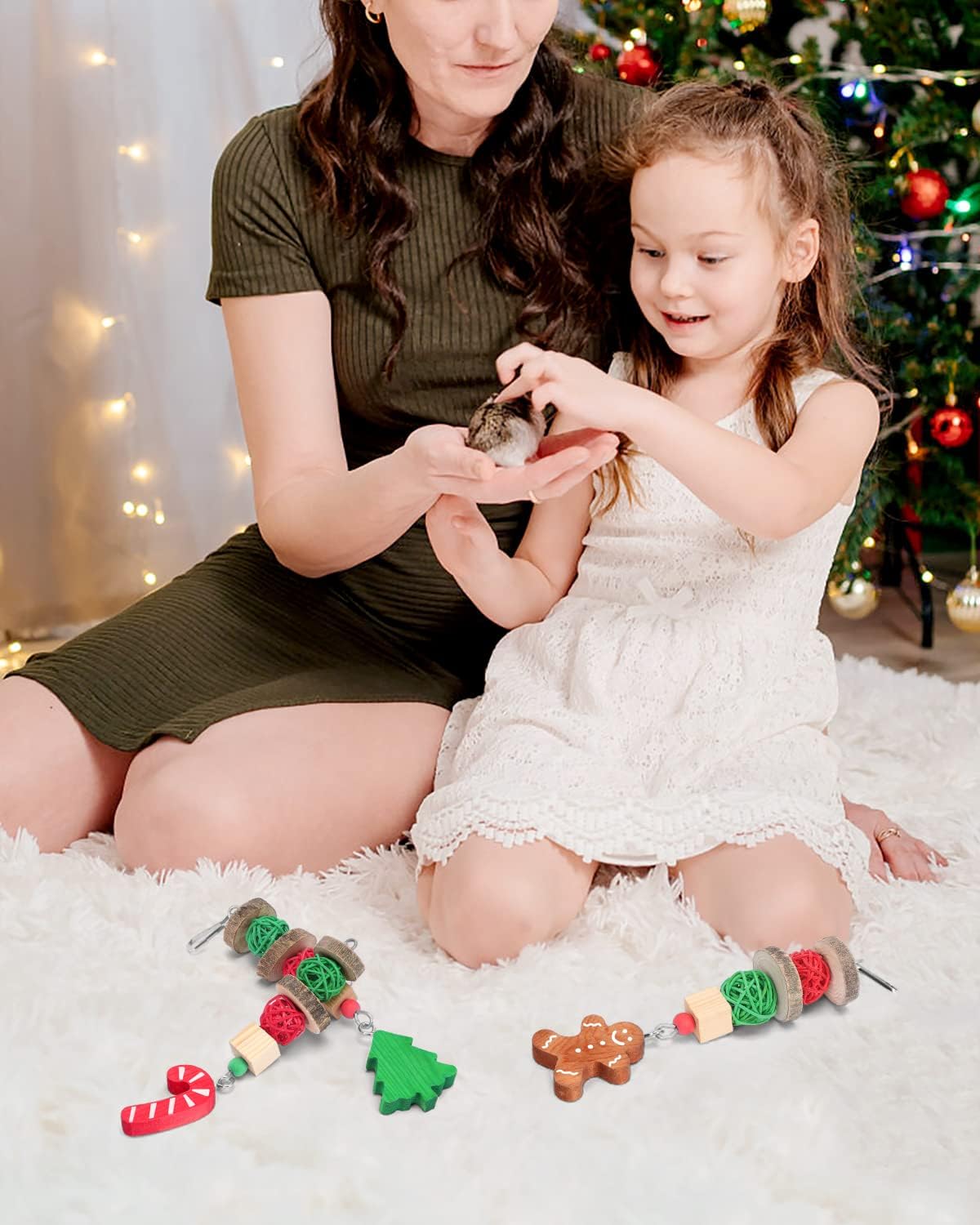 Xylolfsty Christmas Guinea Pig Toys Xmas Bunny Rabbit Toys Candy Cane Hamster Chinchilla Toys Treats for Teeth Grinding Gingerbread Christmas Tree Cage Hanging Accessories for Small Pets Gifts 3PCS