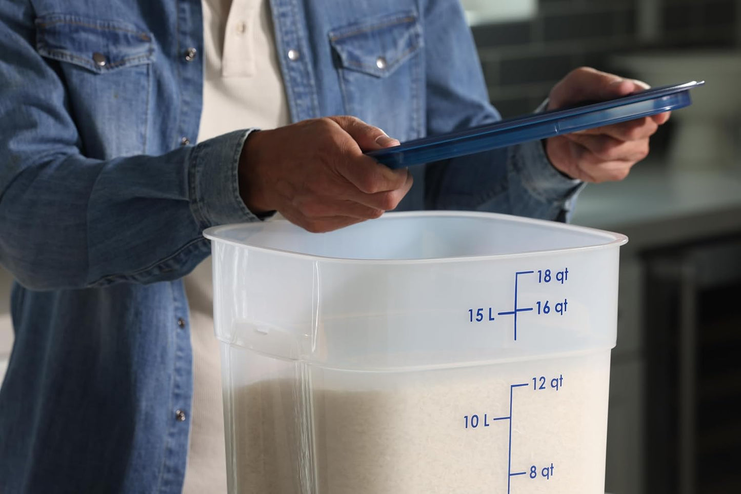 Cambro FreshPro 18 Quart (QT) Food Storage Container with Lid (Restaurant Grade) - for Food Prep, Commercial Kitchen, Pet and Dog Food Container (Translucent)