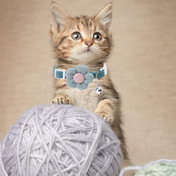 Breakaway Cat Collars with Bells, MUZIEBA Kitten Collar for Girl Boy Adjustable Safety Kitty Collars for Cats Puppy and Small Pets (Green)