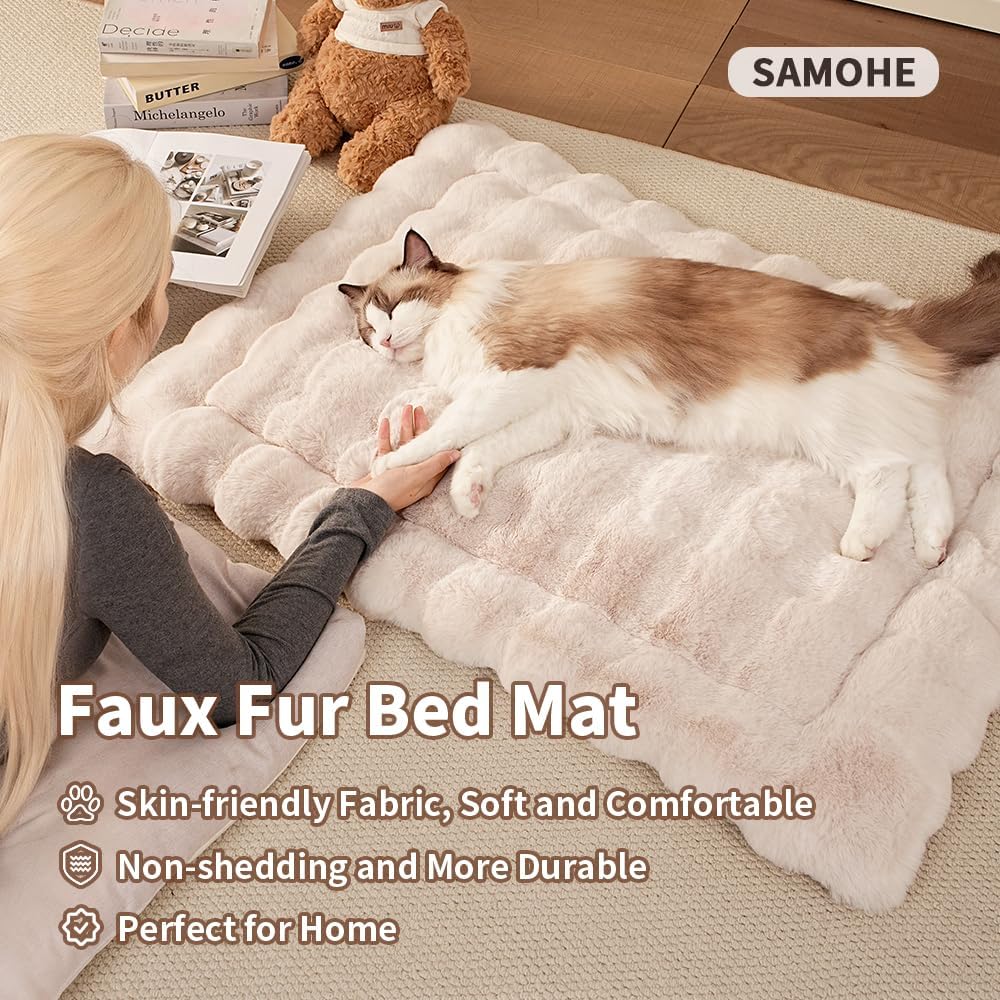 Cat Beds Cozy Pet Mat Faux Fur Kitten Pad Bed for Carriers/Couch Dog & Puppy Cute Friendly 23 x 15 Inch Medium White