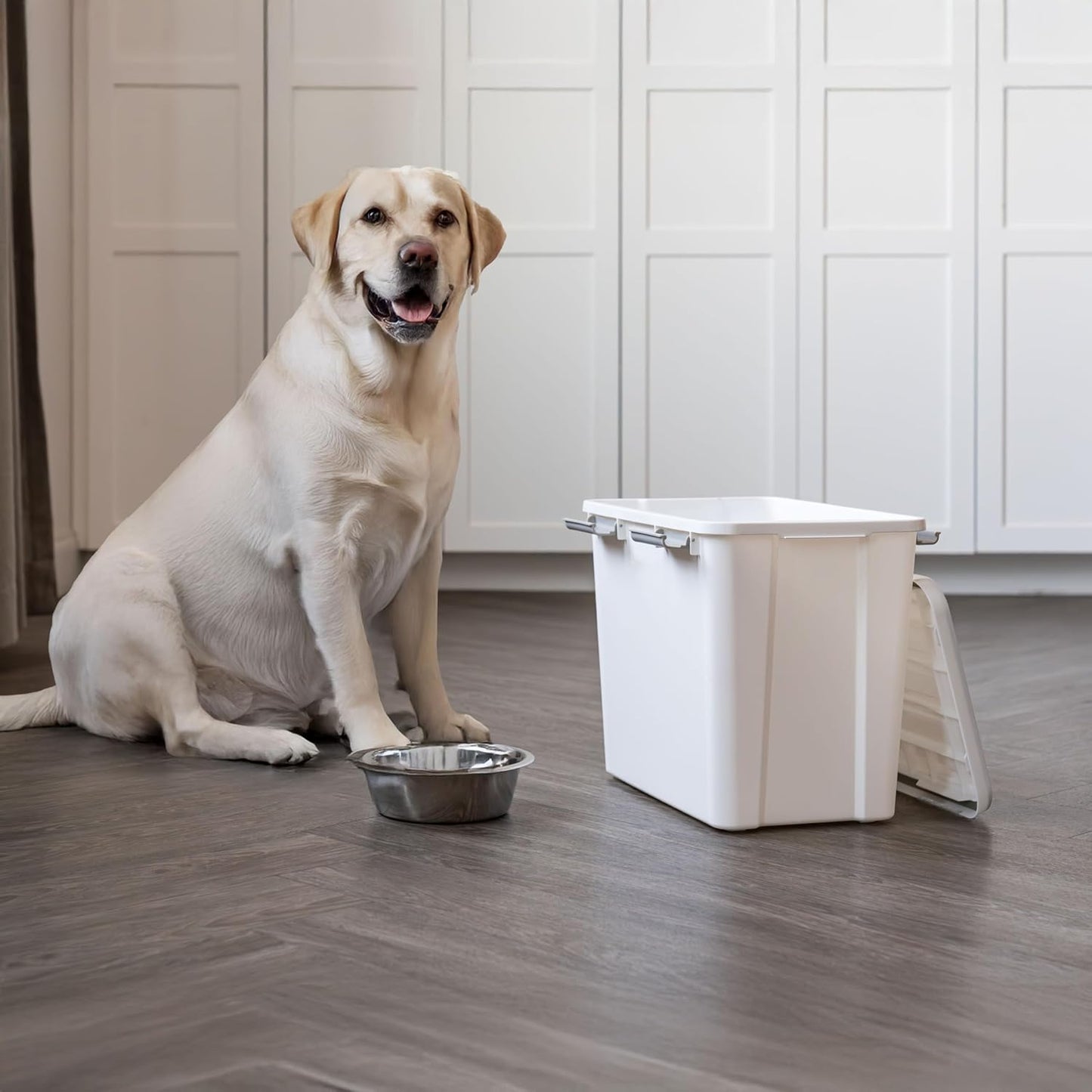 IRIS USA Stackable Dog Food Storage Container with 2 Cup Scoop, 4 Secure Latches, Fits up to 30 lbs, Pet Dry Food Bin, Gasket Seal Lid, BPA Free, Stackable, Easy Measure, White