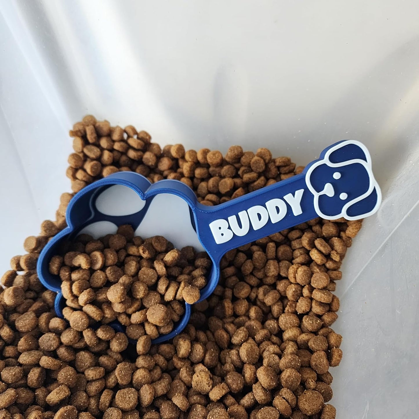 Personalized Dog Food Scoop, Paw Print Pet Food Measuring Cup with Pup Face Handle and Name, Kibble Scoop (2 oz – 1/4 cup)