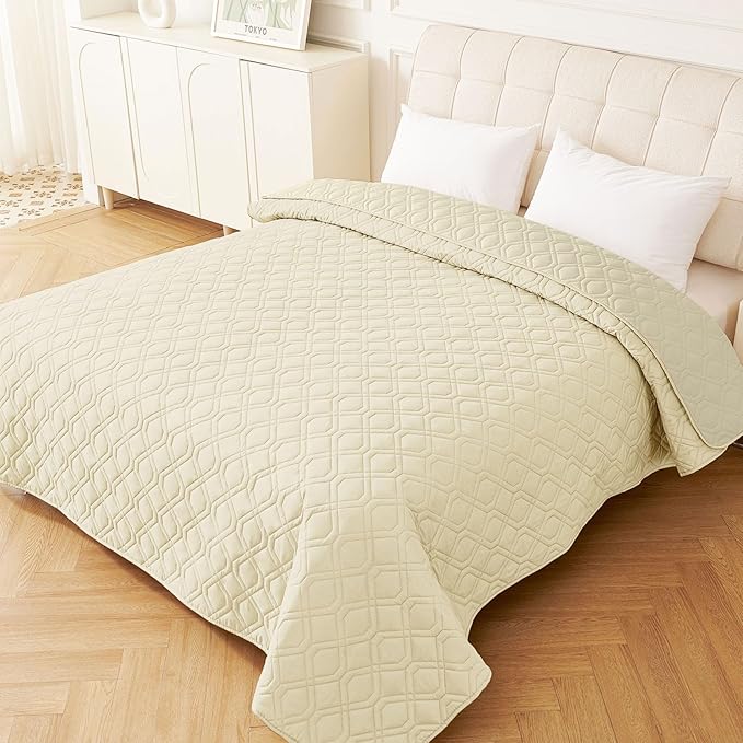 hyha Waterproof Dog Bed Blanket, Soft Pet Blankets, Waterproof Couch Cover for Dogs, Reversible Sofa Covers Washable for Furniture (52x82 Inch, Beige/Beige)