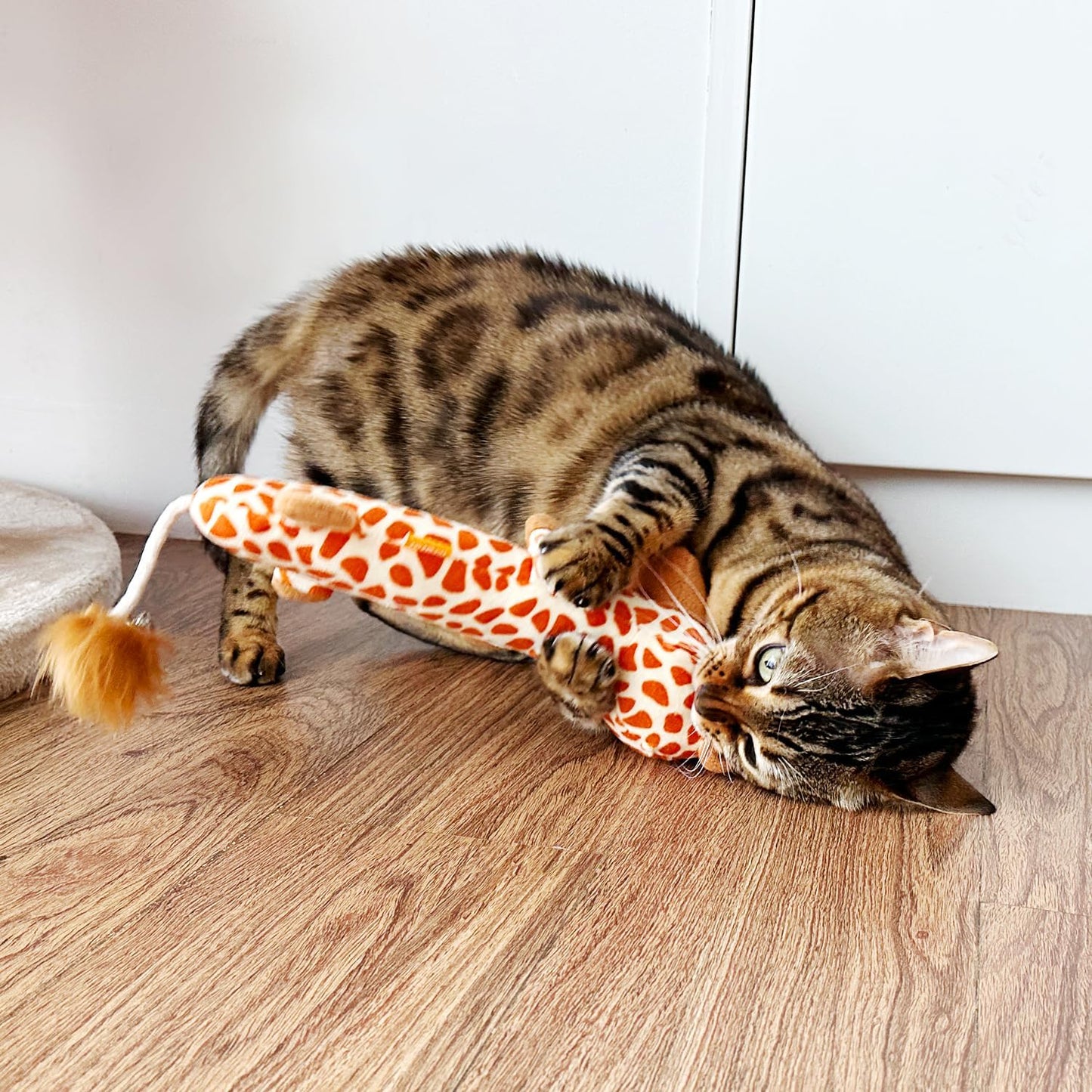 TTcat Catnip Silvervine Matatabi Pillow for Cats & Kittens,Cat Kicker Toy,Crinkle Sound Toy,Large Size Cat Pillow Soothing Plush(Giraffe).