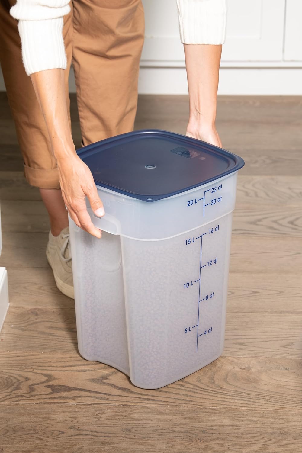 Cambro FreshPro 22 Quart (QT) Food Storage Container with Lid (Restaurant Grade) - for Food Prep, Commercial Kitchen, Pet and Dog Food Container (Translucent)