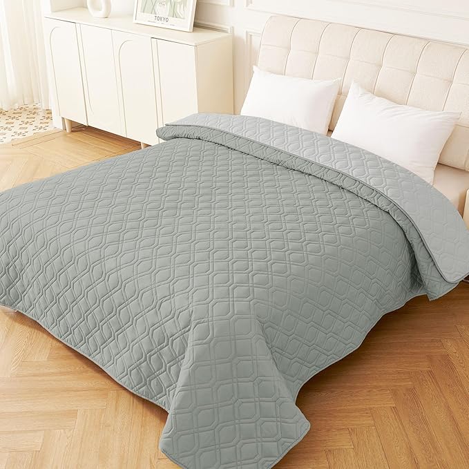 hyha Waterproof Dog Bed Blanket, Soft Pet Blankets, Waterproof Couch Cover for Dogs, Reversible Sofa Covers Washable for Furniture (68x82 Inch, Grey/Light Grey)