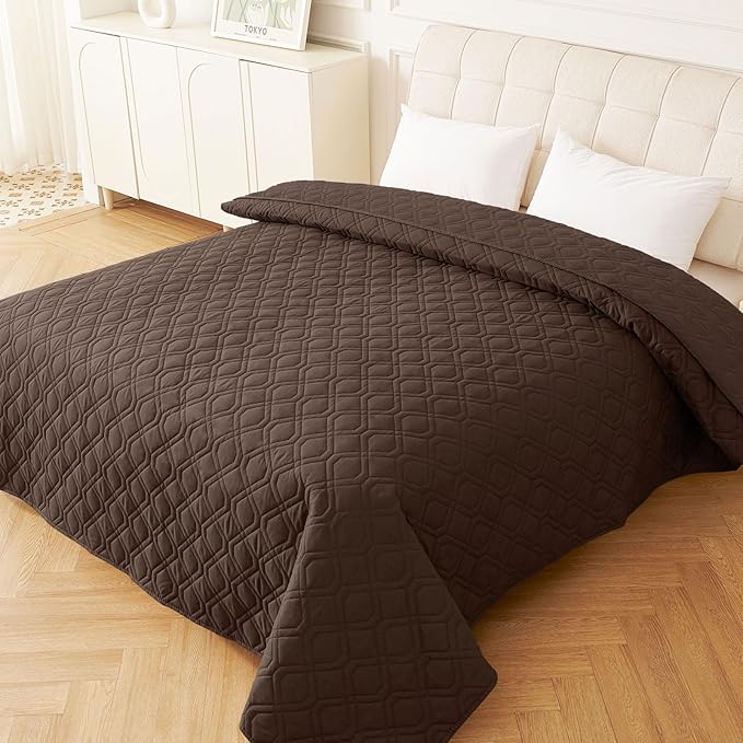 hyha Waterproof Dog Bed Blanket, Soft Pet Blankets, Waterproof Couch Cover for Dogs, Reversible Sofa Covers Washable for Furniture (52x82 Inch, Chocolate/Chocolate)