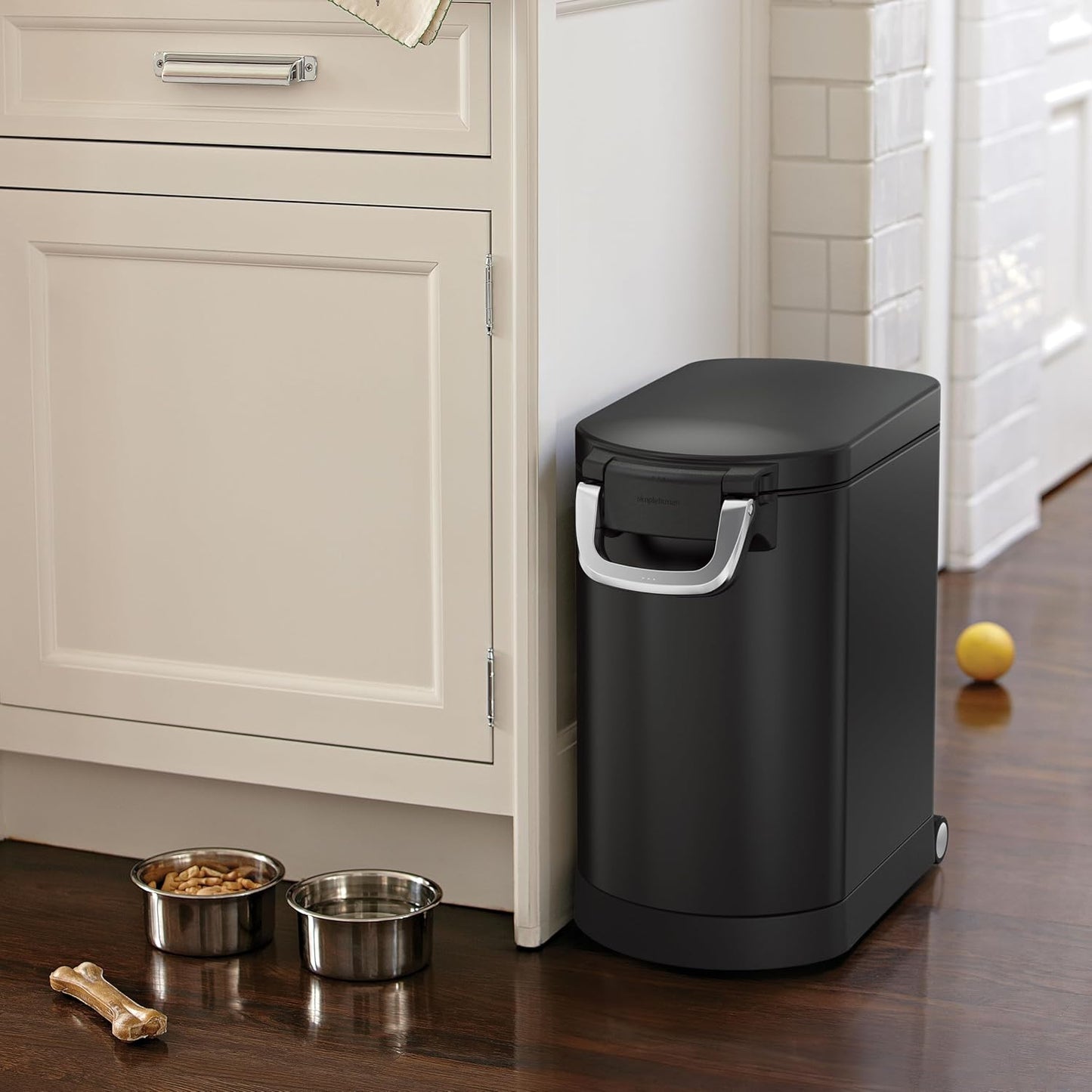 simplehuman 25 Liter, 27 lb / 12.2 kg Medium Pet Food Storage Container for Dog Food, Cat Food, and Bird Feed, Alloy Steel, Matte Black